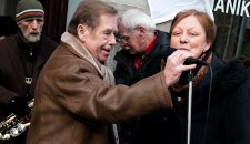Olga by měla radost, řekl Václav Havel a odhalil pamětní desku